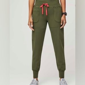 FIGS DARK OLIVE SCRUB SET